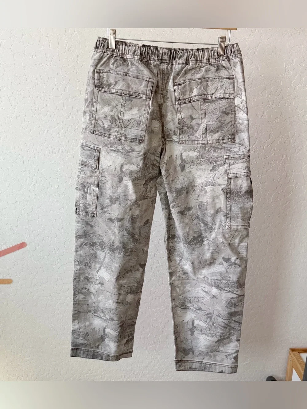 Hollister Men's Super Baggy Camo Cargo Pants - Picture 3 of 9
